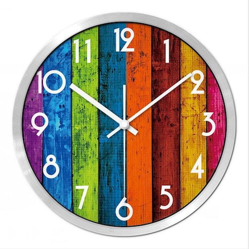 Reloj de pared vintage de colores